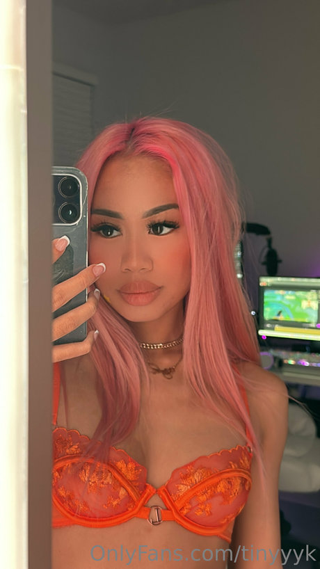 tinyyyk naked pornstar image