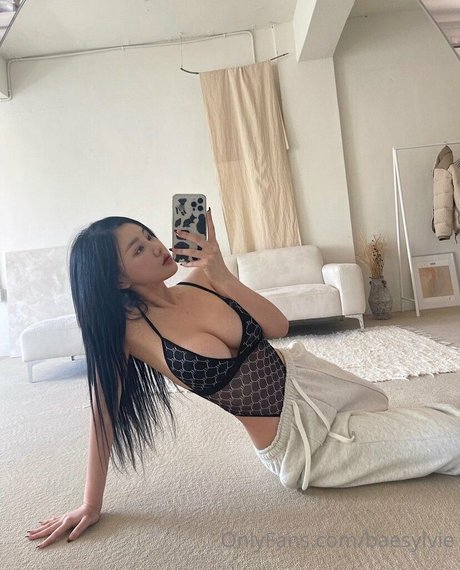 Baesylvie nude pornstar pic