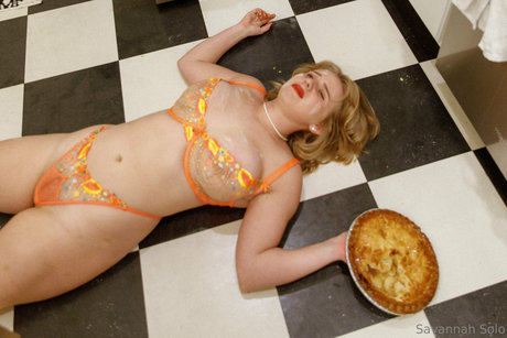 Savannah Solo erotic star img