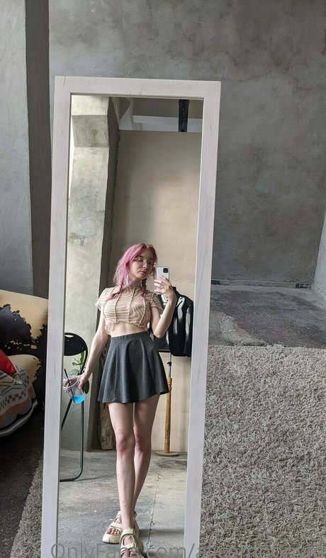 Alice Moon pretty actress pics