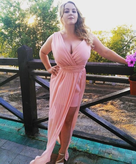 Holly Garner high quality actress gallery