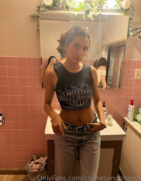 clothesandtingsss erotic model gallery