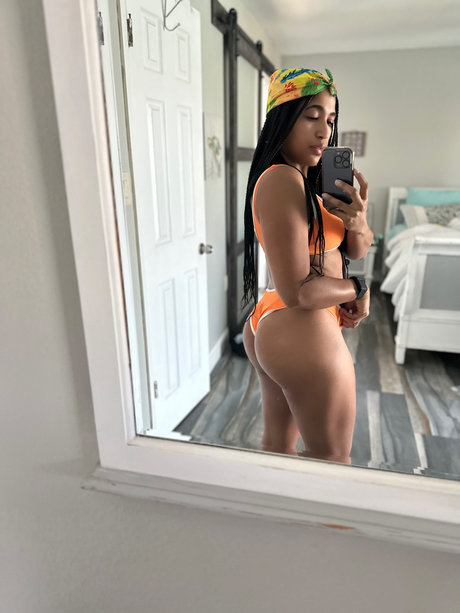 Marti Belle Profile pic