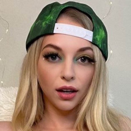 Lily Larimar model pornographic pics