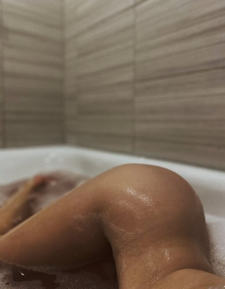 Tenderbite model sex pics