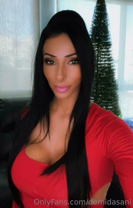 DEMI DASANI sexy model picture