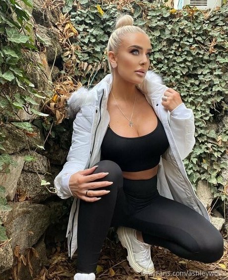 Ashley wolf nude model picture