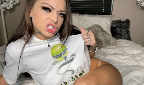 Kimber Veils pretty model pic