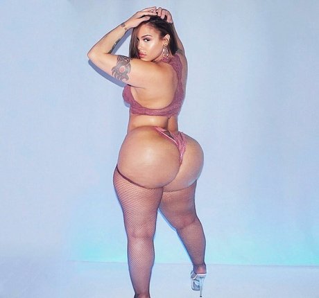 Scarlett Cakez model adult pictures