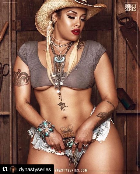 Scarlett Cakez model high quality photos