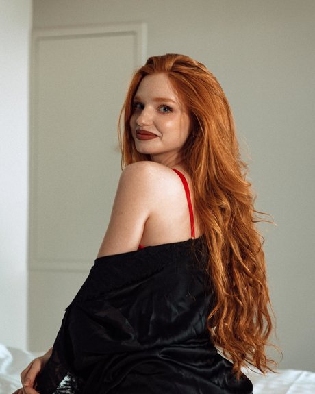 Myfoxyland erotic model pictures