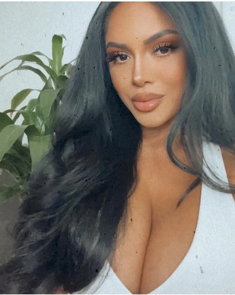 Eileen Espinoza model adult pic