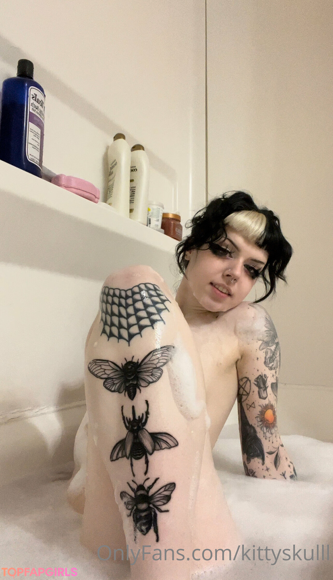 Caroline Carr_ erotic model img