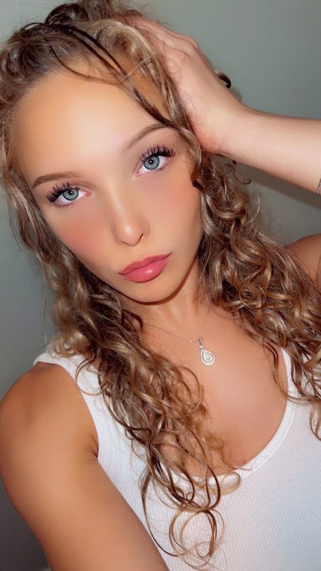 Evie And Ellie Erikson perfect pornstar img