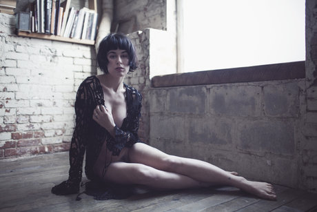 Olive Glass best model pic