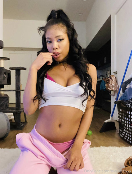 Nia Nacci nudes actress gallery