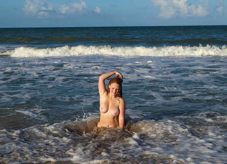 Livstixs model hd picture