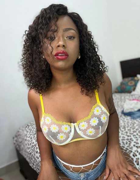 Yuni Nicolee perfect model gallery