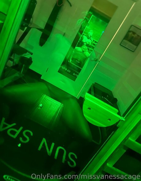 Vanessa Cage best model picture