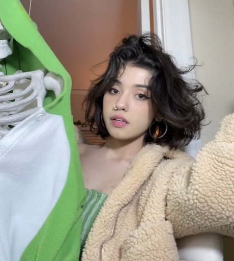 piscesdr3am model nude pics