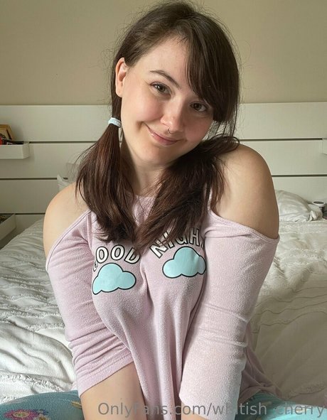 Whitish Cherry star erotic picture