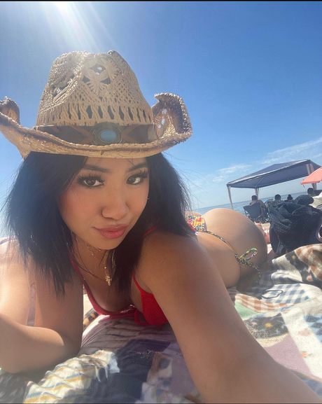 Dawn Jaqueline model perfect pic