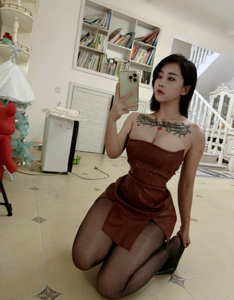 Zhang Heyu erotic star photos