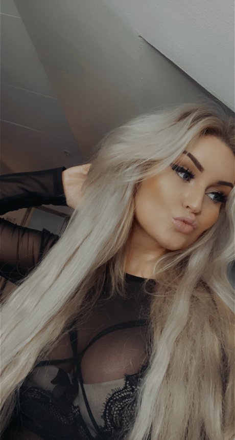 Scream Queen art pornstar archive