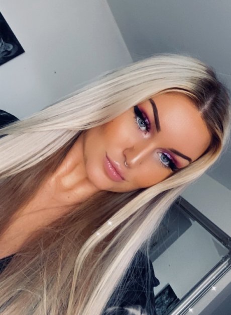 Scream Queen sexy actress picture