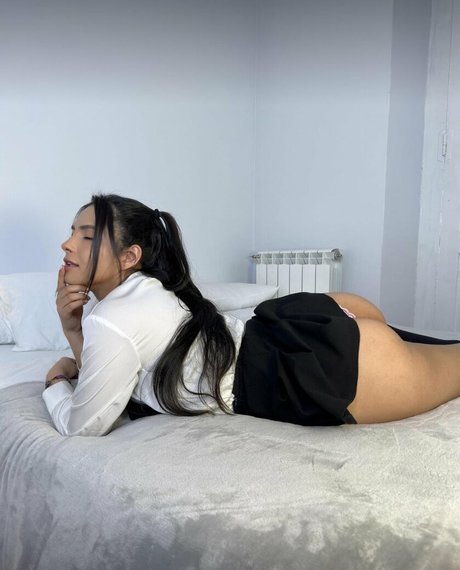 Annie Guzman erotic actress pic