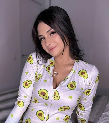 Annie Guzman high quality actress img