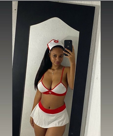 Yissett model top pictures