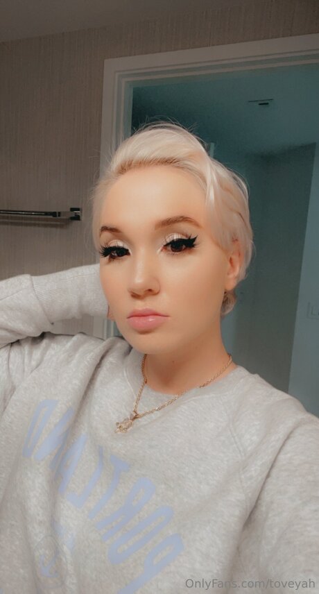 Toveyah high quality pornstar gallery