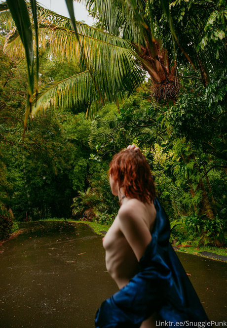 Snugglepunk model high quality pics