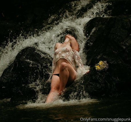Snugglepunk porn model pics