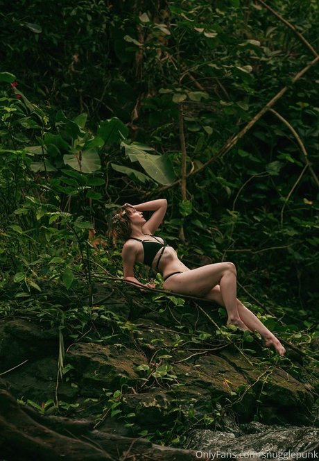 Snugglepunk model xxx photo