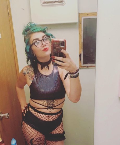 Kitty Lynn pornstar top image