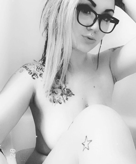 Kitty Lynn exclusive model images