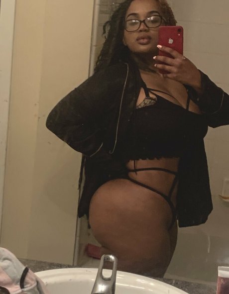 Raychiel xxx model picture