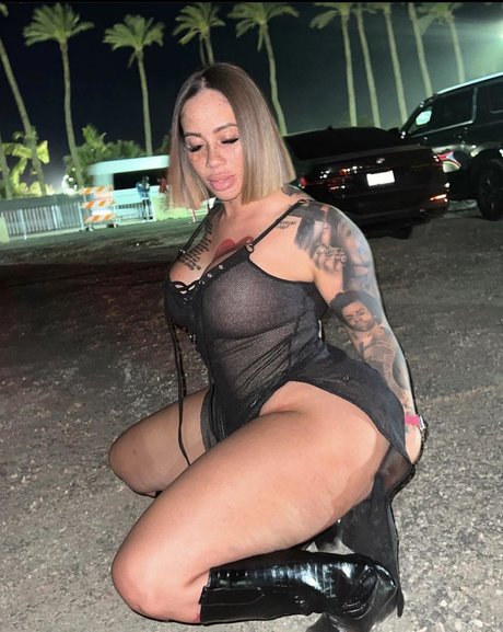 Me Gan_ model free photos