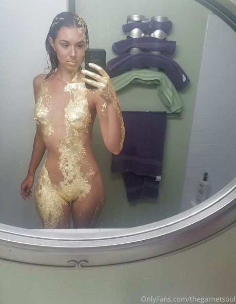 thegarnetsoul naked pornstar photo