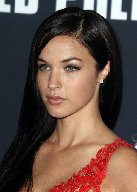 Alexis Merizalde Knapp model high quality images