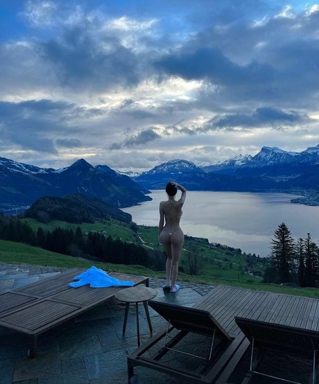 Baek Si Young model hot photo