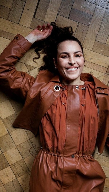 Noomi Rapace model xxx img