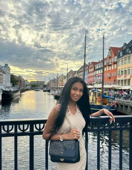 Mae Kulit xxx pornstar archive