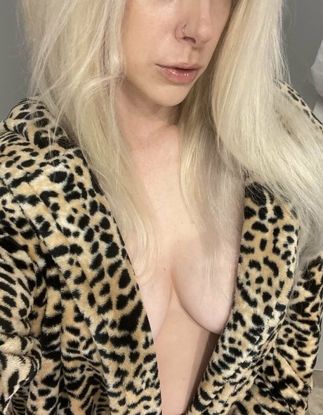 eva rocksttv model img