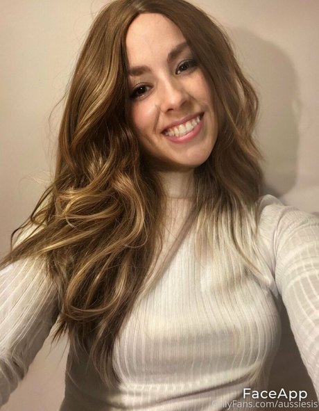 aussiesis star naked image