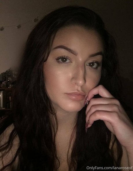 lanaroze model naked picture