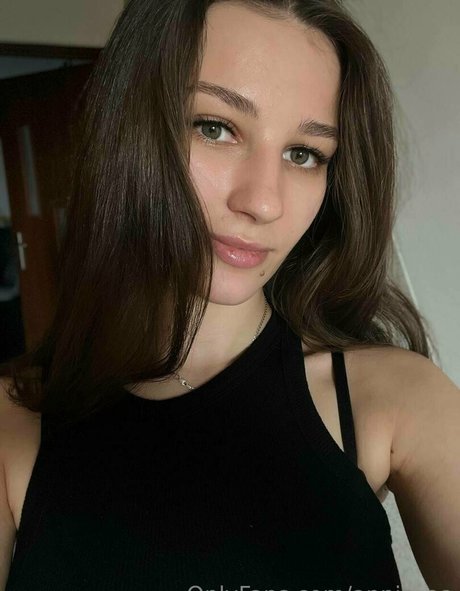 annie aa perfect model picture