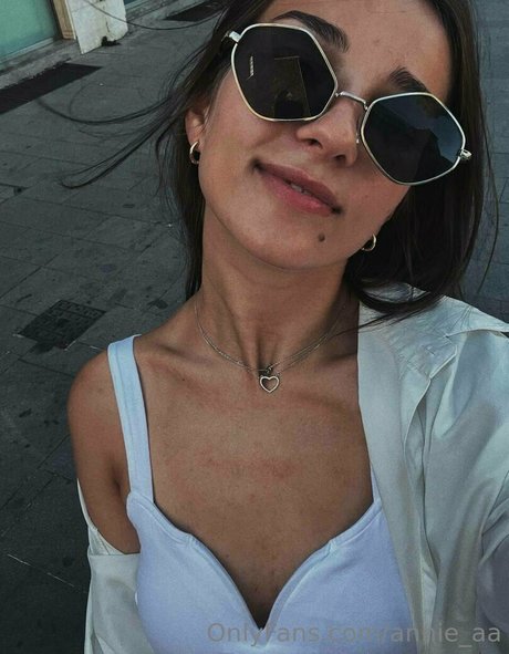 annie aa nude star pic